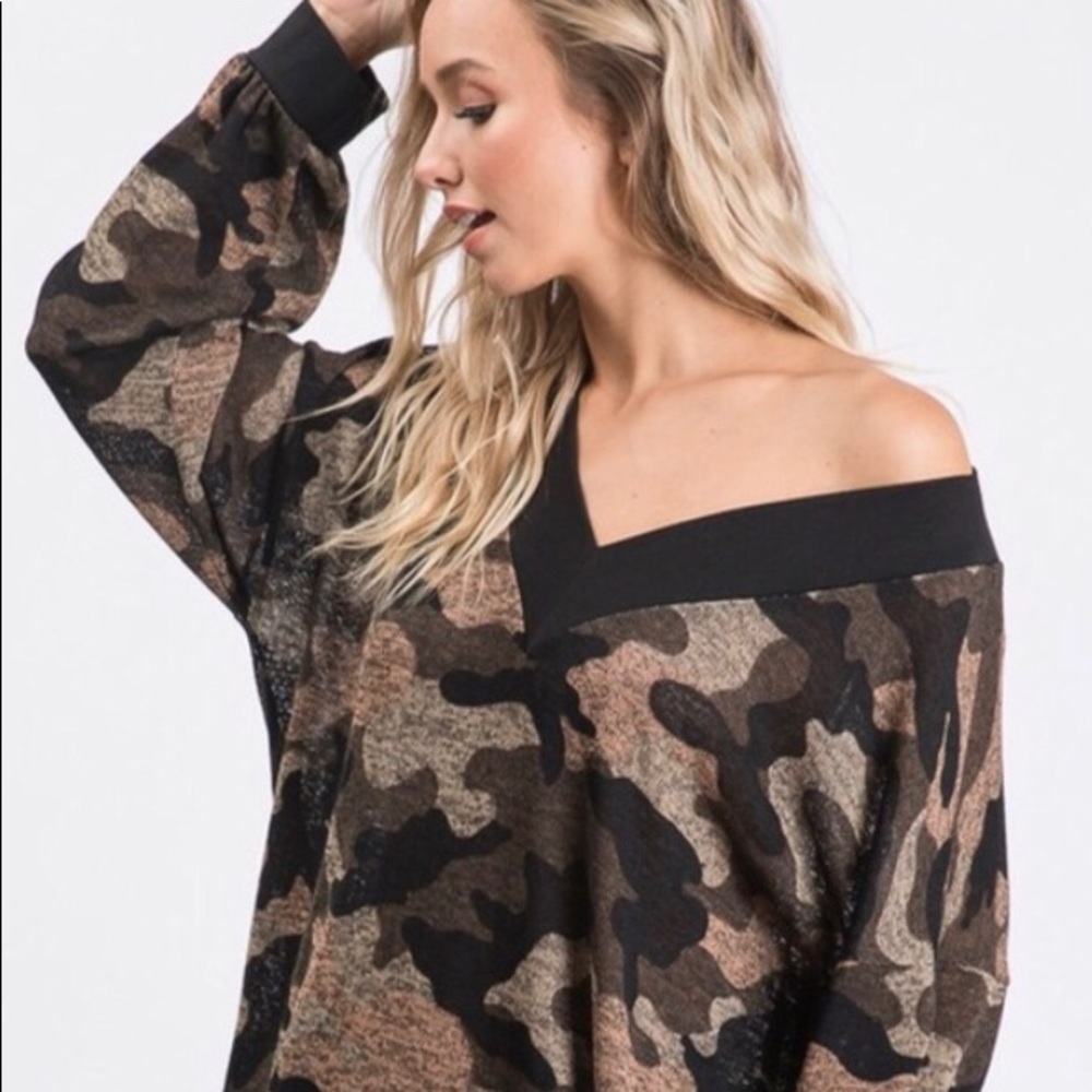 Wide V-Neck Relaxed Fit Camo Top - Picture 4 of 7